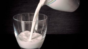 10 Horrifying Facts About How Drinking Cow’s Milk Can Destroy Your Health