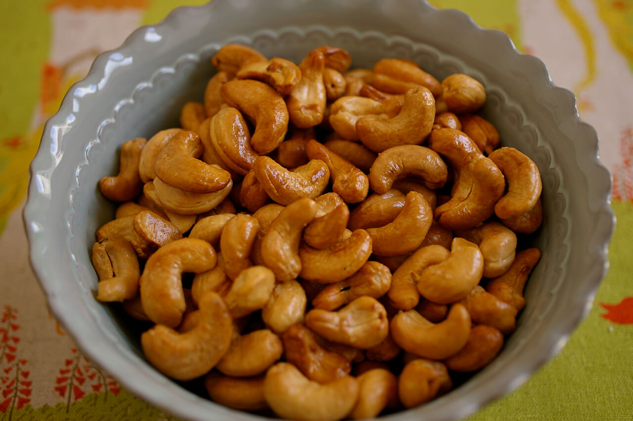 Кешью при похудении. Кешью. Кешью жареный. Cashew Nuts. Кешью очищенный жареный.